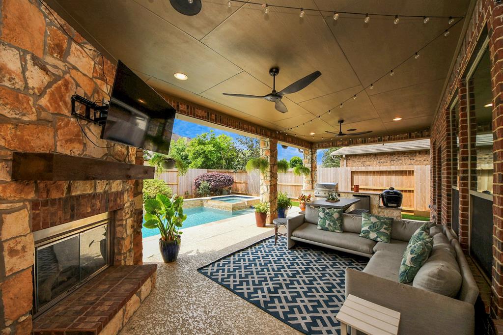 8130 Caroline Ridge Drive, Humble, Texas image 9