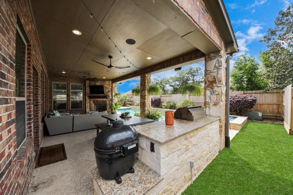 8130 Caroline Ridge Drive, Humble, Texas image 6