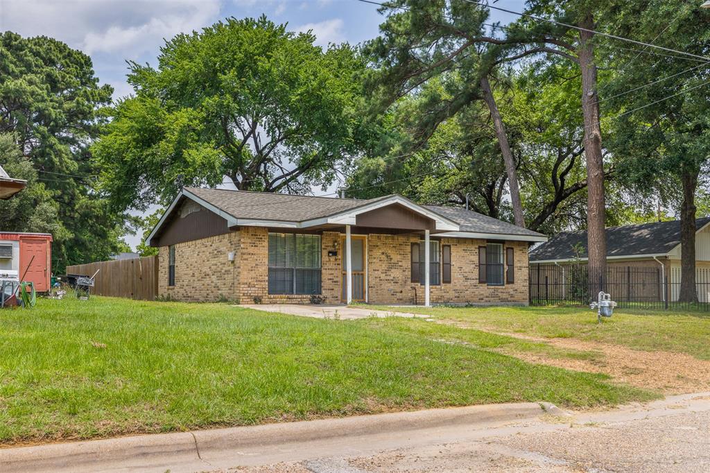906 W 3rd Street, Hearne, Texas image 2