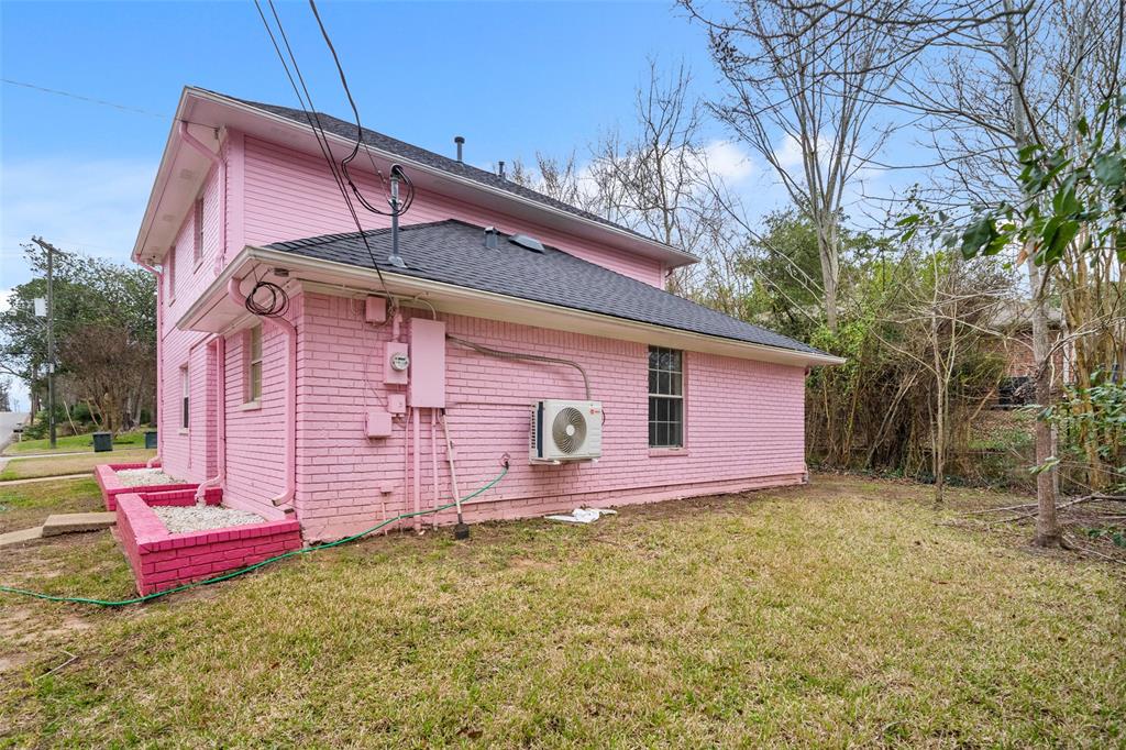 1406 Avenue Q, Huntsville, Texas image 29