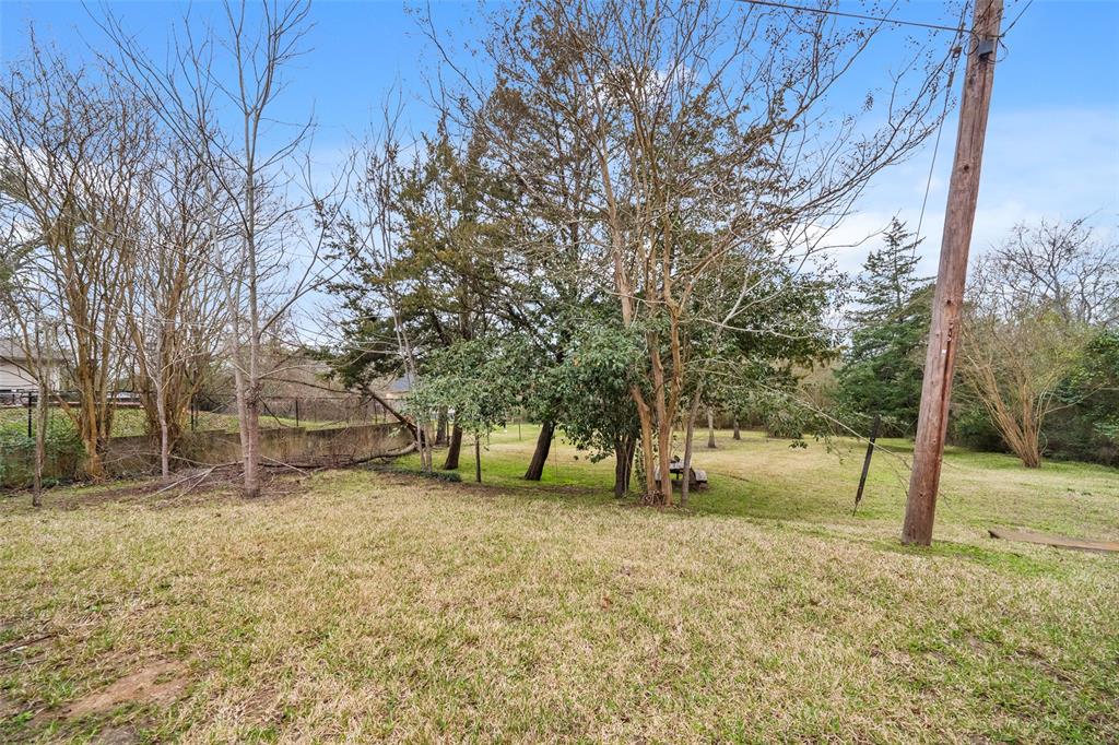 1406 Avenue Q, Huntsville, Texas image 28