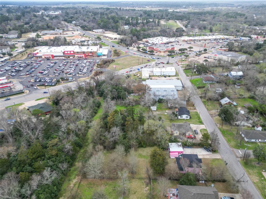 1406 Avenue Q, Huntsville, Texas image 32