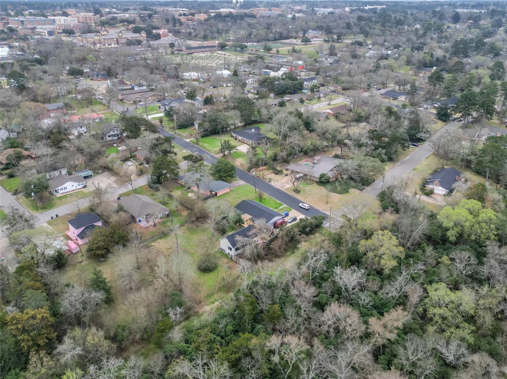 1406 Avenue Q, Huntsville, Texas image 35