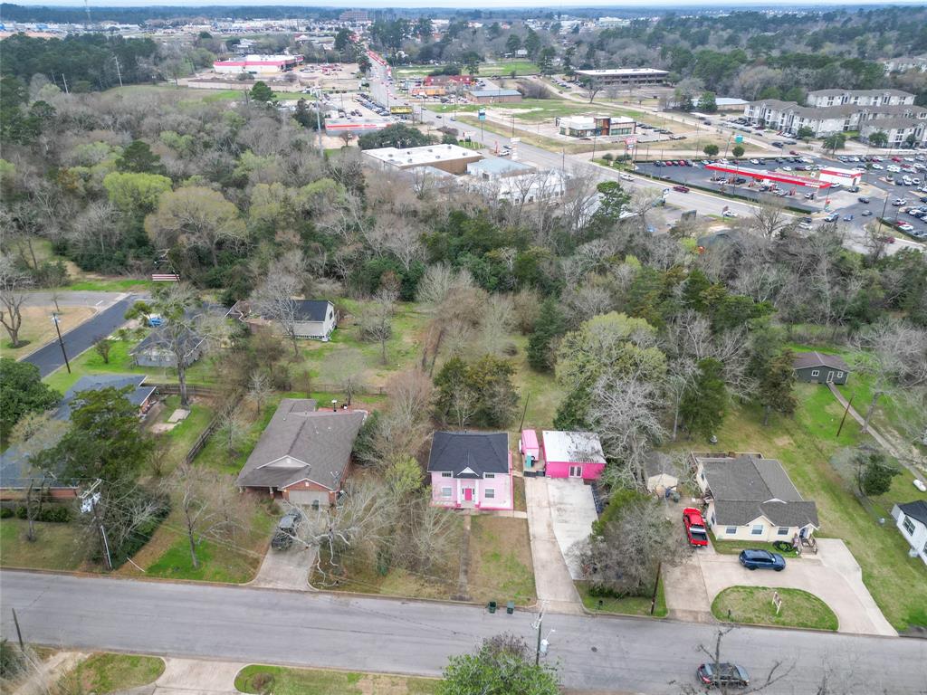 1406 Avenue Q, Huntsville, Texas image 5