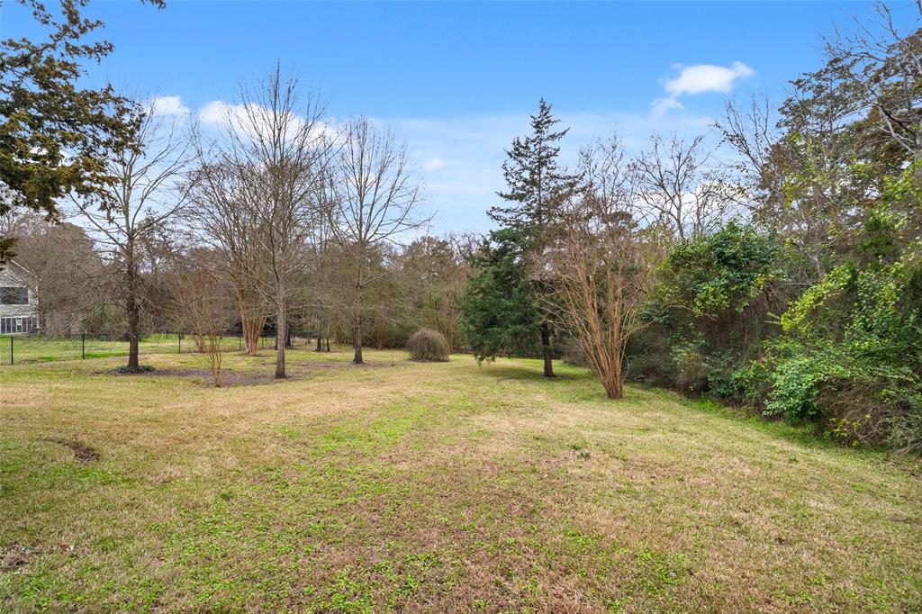 1406 Avenue Q, Huntsville, Texas image 30