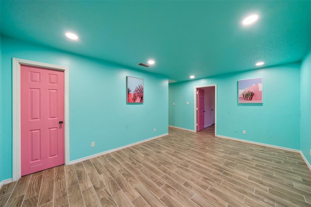 1406 Avenue Q, Huntsville, Texas image 9