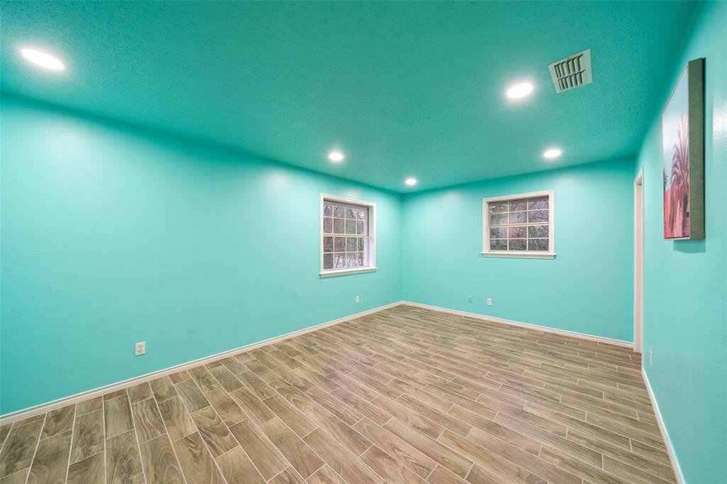 1406 Avenue Q, Huntsville, Texas image 13