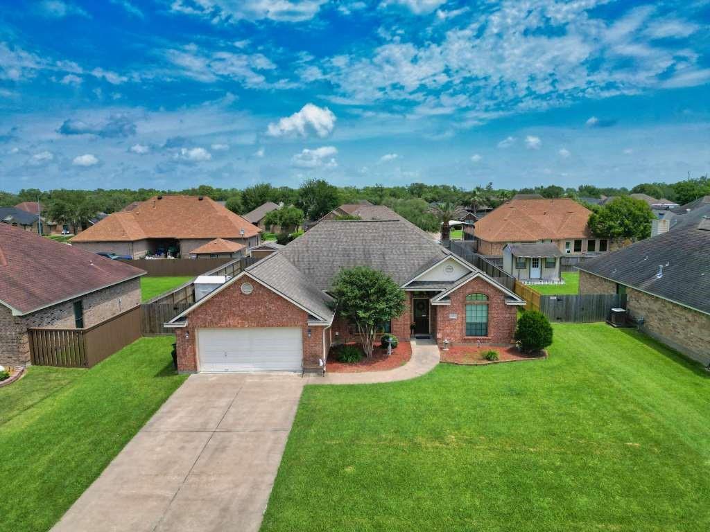 103 Robin Trail, Richwood, Texas image 1
