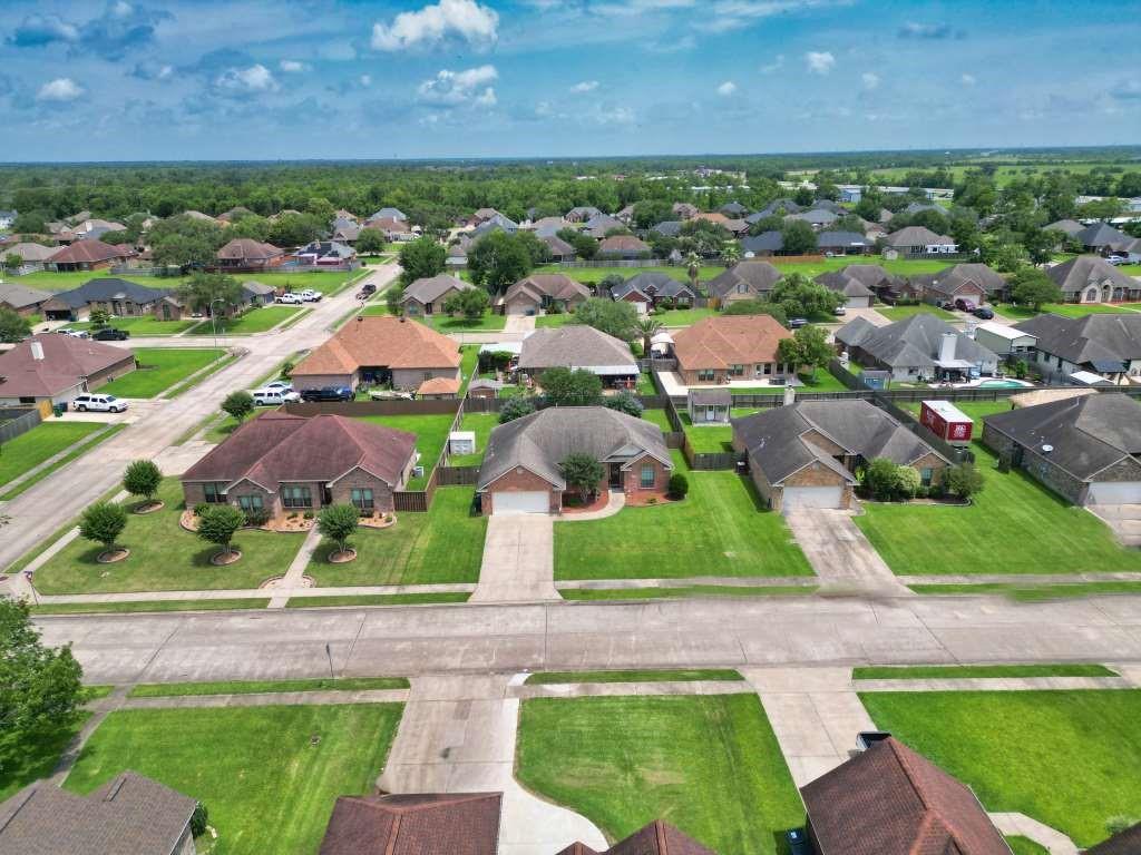 103 Robin Trail, Richwood, Texas image 26