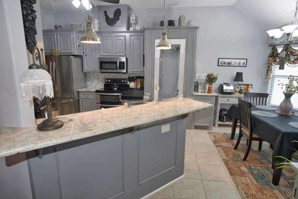 103 Robin Trail, Richwood, Texas image 5