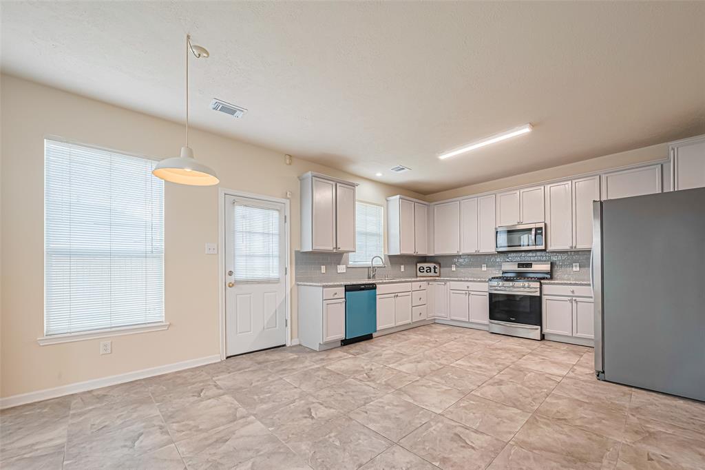 3631 Fiorella Way, Humble, Texas image 14