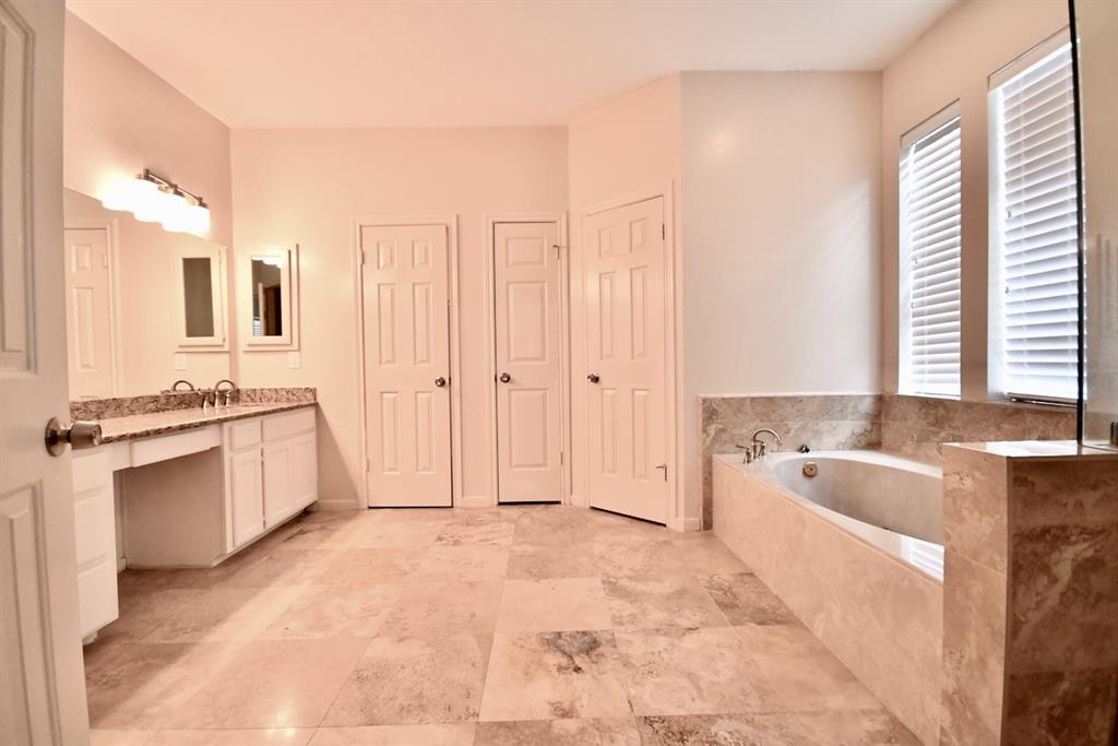 301 Eagle Lakes Drive, Friendswood, Texas image 23
