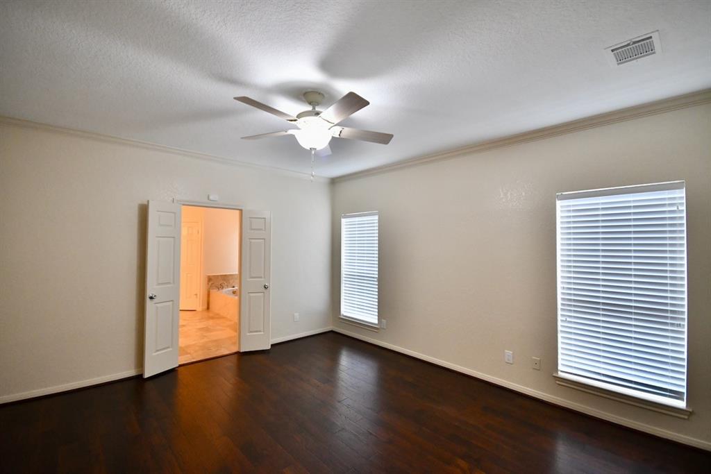 301 Eagle Lakes Drive, Friendswood, Texas image 19