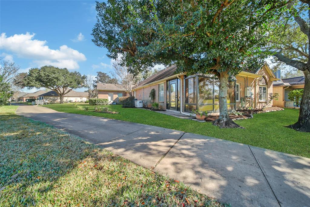 3722 E Peach Hollow Circle, Pearland, Texas image 32