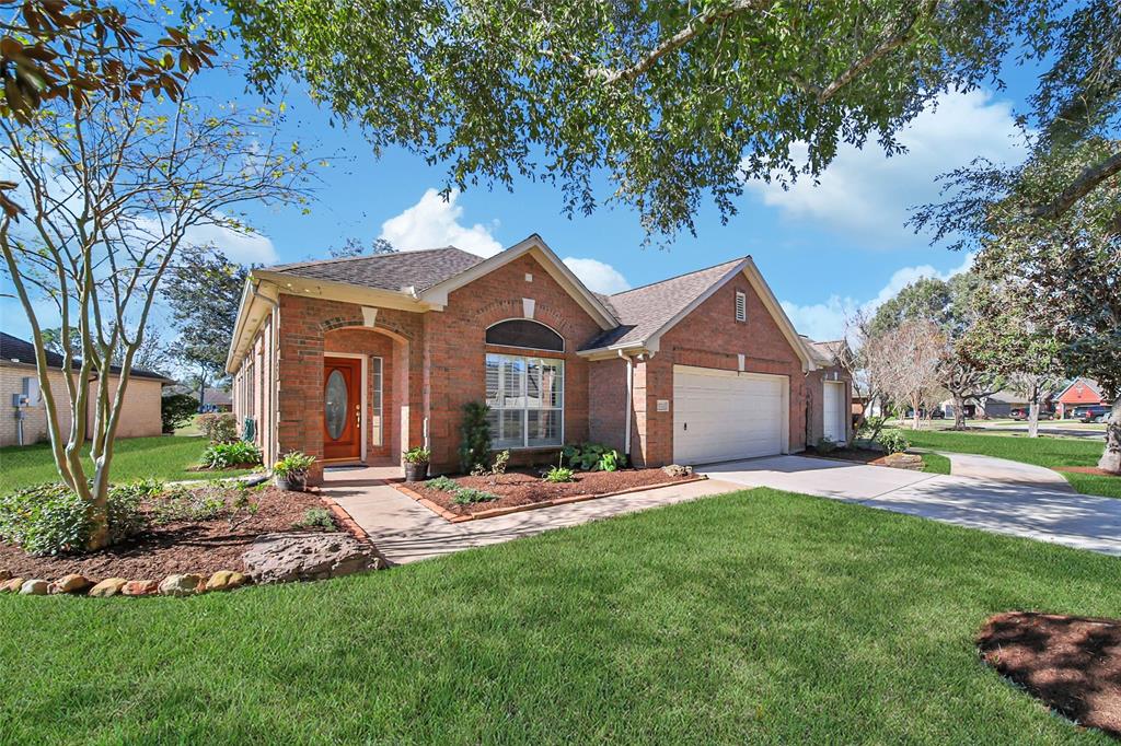 3722 E Peach Hollow Circle, Pearland, Texas image 3