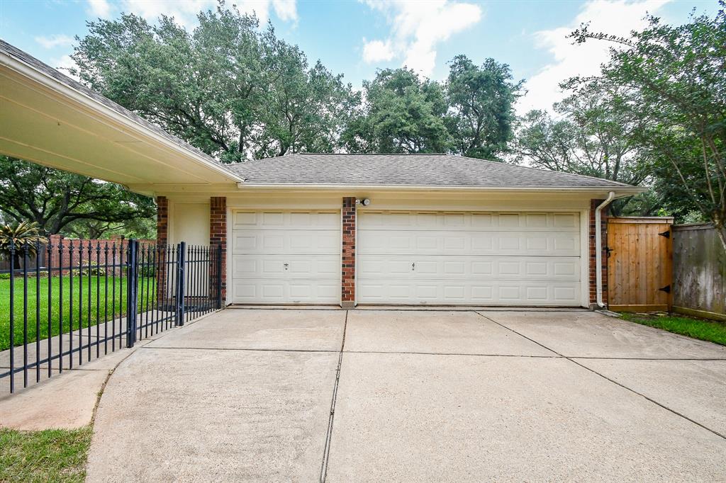 1907 Hickory Hill Court, Sugar Land, Texas image 26