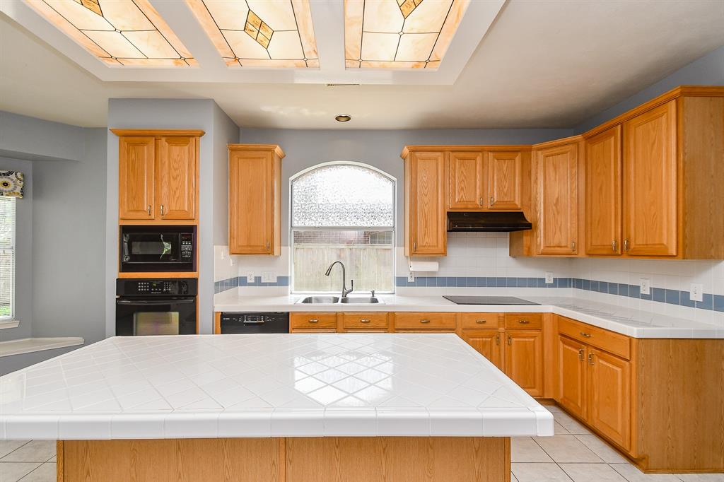 1907 Hickory Hill Court, Sugar Land, Texas image 10