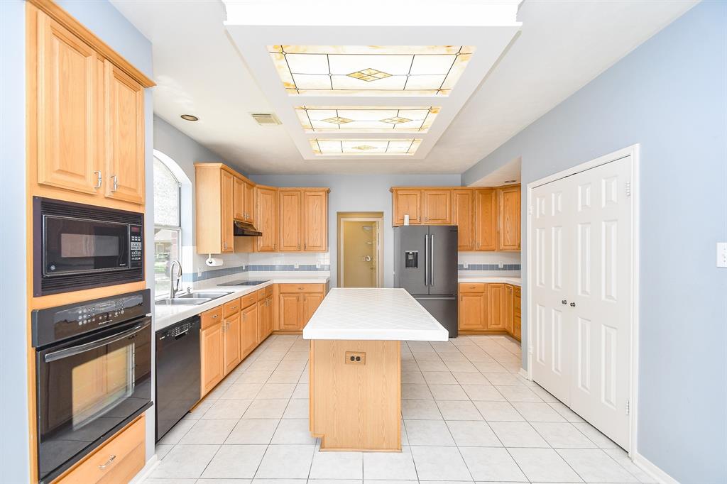 1907 Hickory Hill Court, Sugar Land, Texas image 8