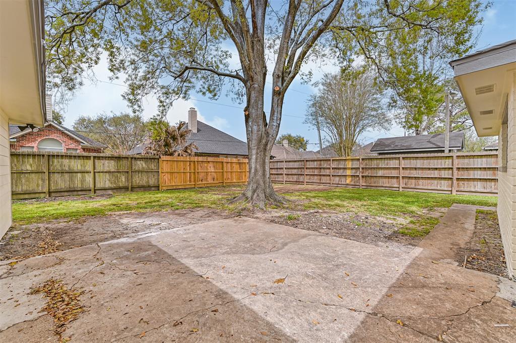 512 Stoneledge Drive, Friendswood, Texas image 34
