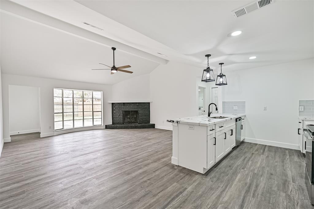 512 Stoneledge Drive, Friendswood, Texas image 9