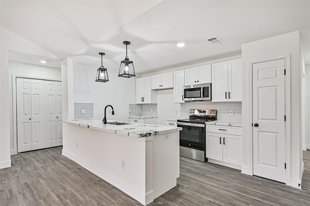 512 Stoneledge Drive, Friendswood, Texas image 10