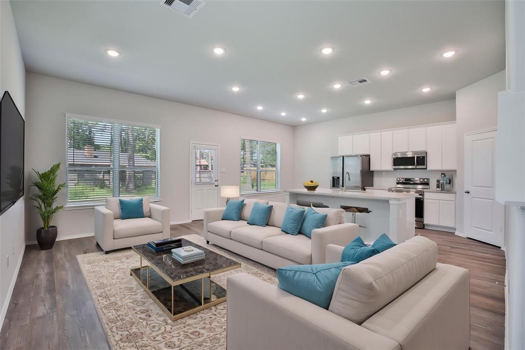 1410 Glenoaks Drive, Conroe, Texas image 3
