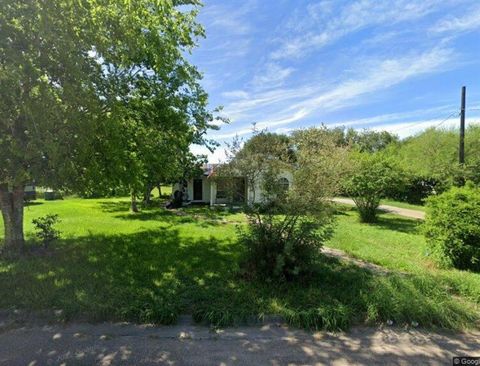 Photo of 2004 Pleasant Green Drive, Victoria, TX 77901 (MLS # 73145796)