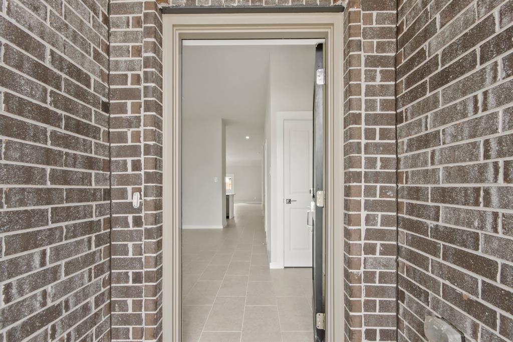 8414 Hunterwyck Lane, Baytown, Texas image 3