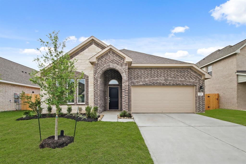 8414 Hunterwyck Lane, Baytown, Texas image 1