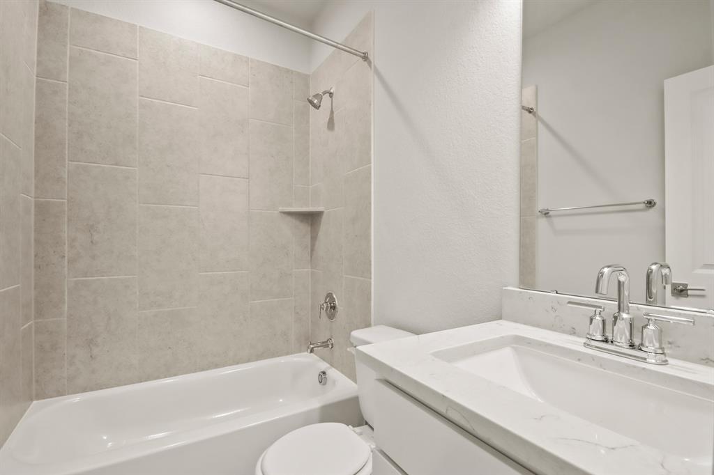 8414 Hunterwyck Lane, Baytown, Texas image 13