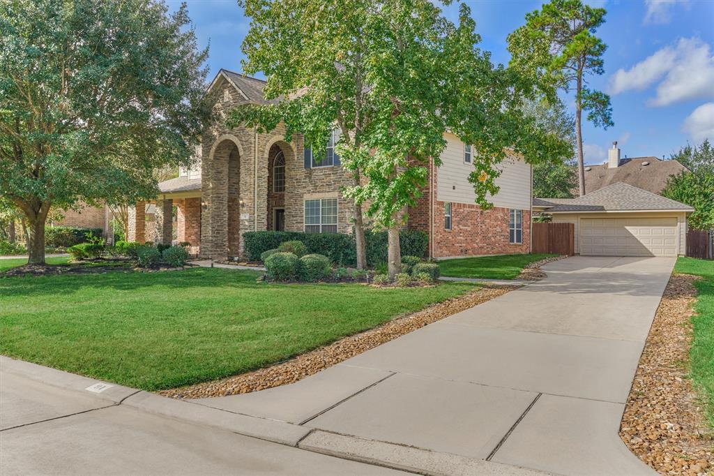 91 S Bardsbrook Circle, The Woodlands, Texas image 4