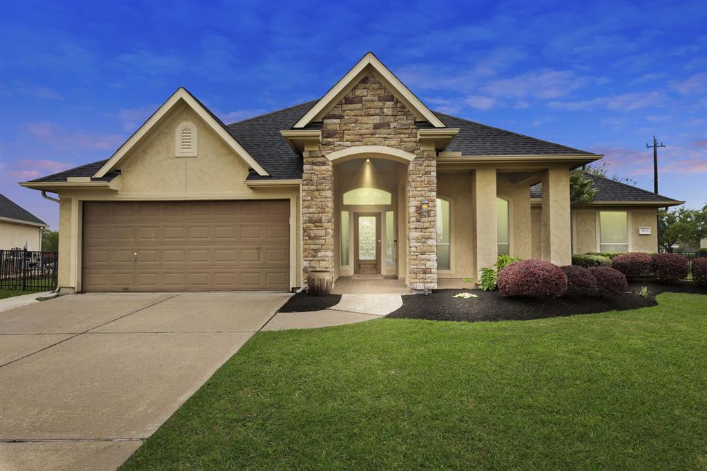3921 Breezeway Court, Seabrook, Texas image 1