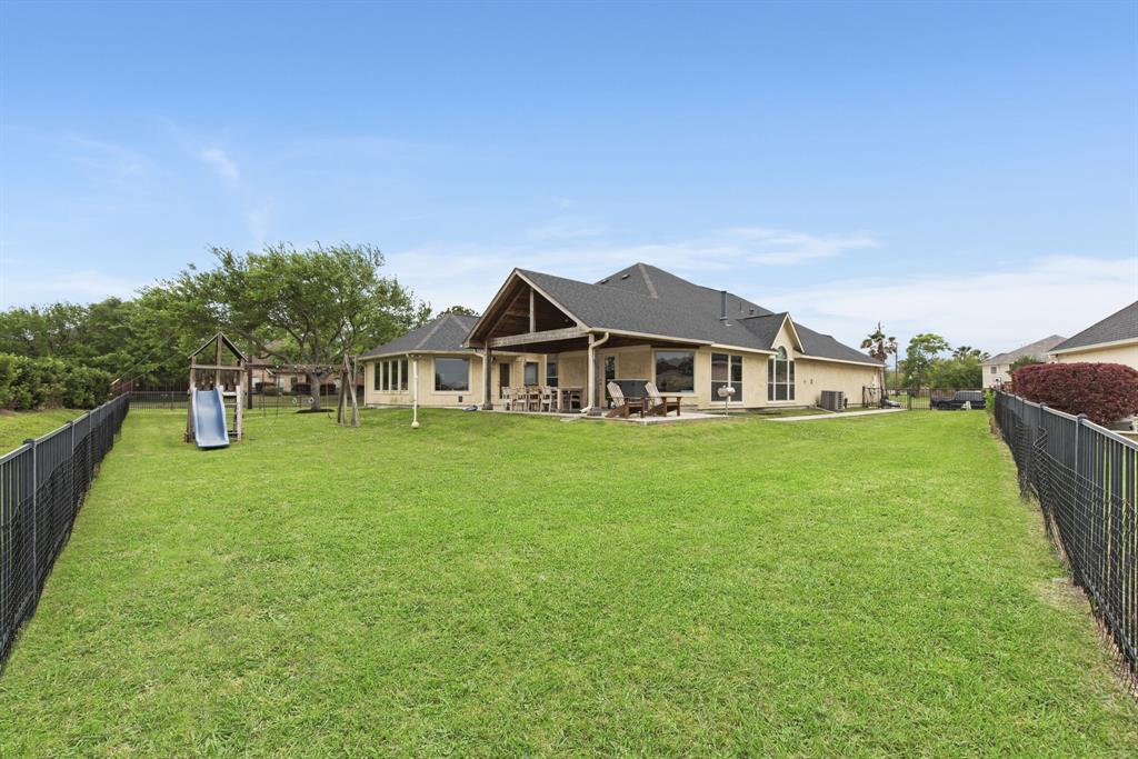 3921 Breezeway Court, Seabrook, Texas image 4