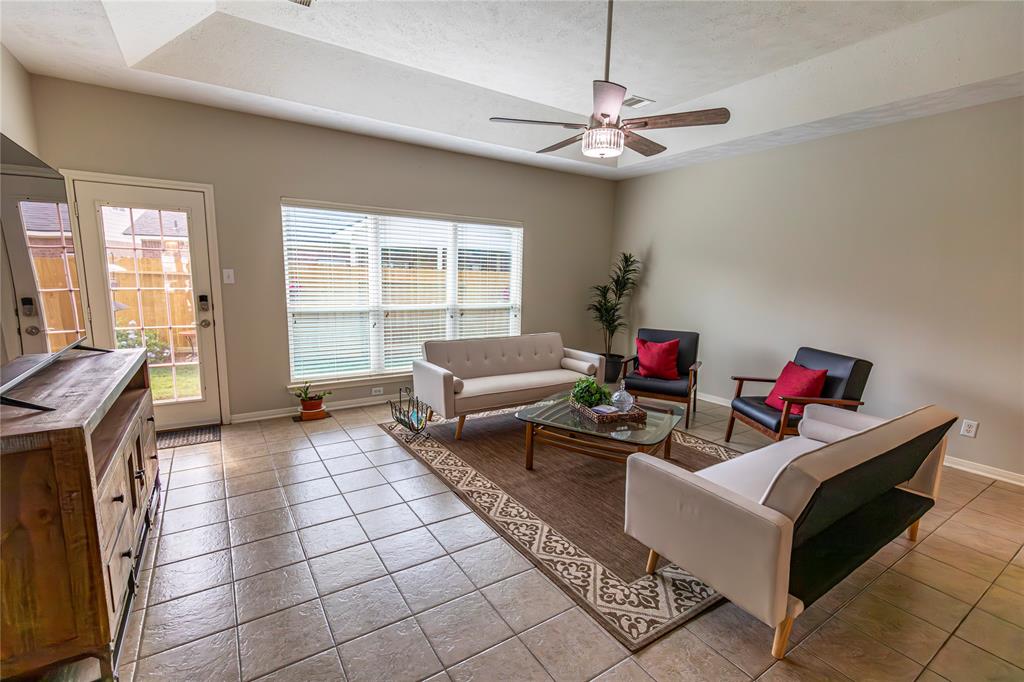 2013 Royal Court, Bellville, Texas image 7