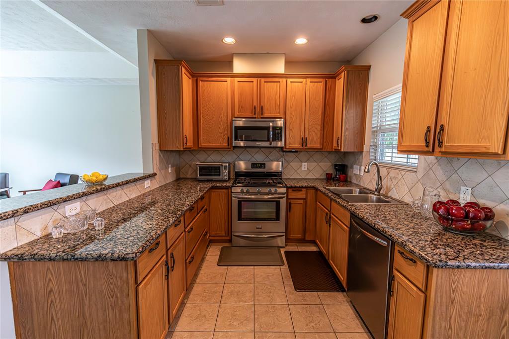2013 Royal Court, Bellville, Texas image 4