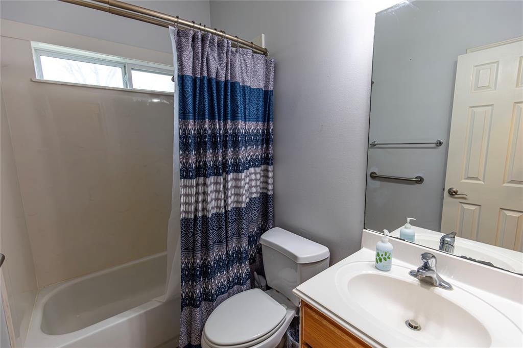 2013 Royal Court, Bellville, Texas image 13