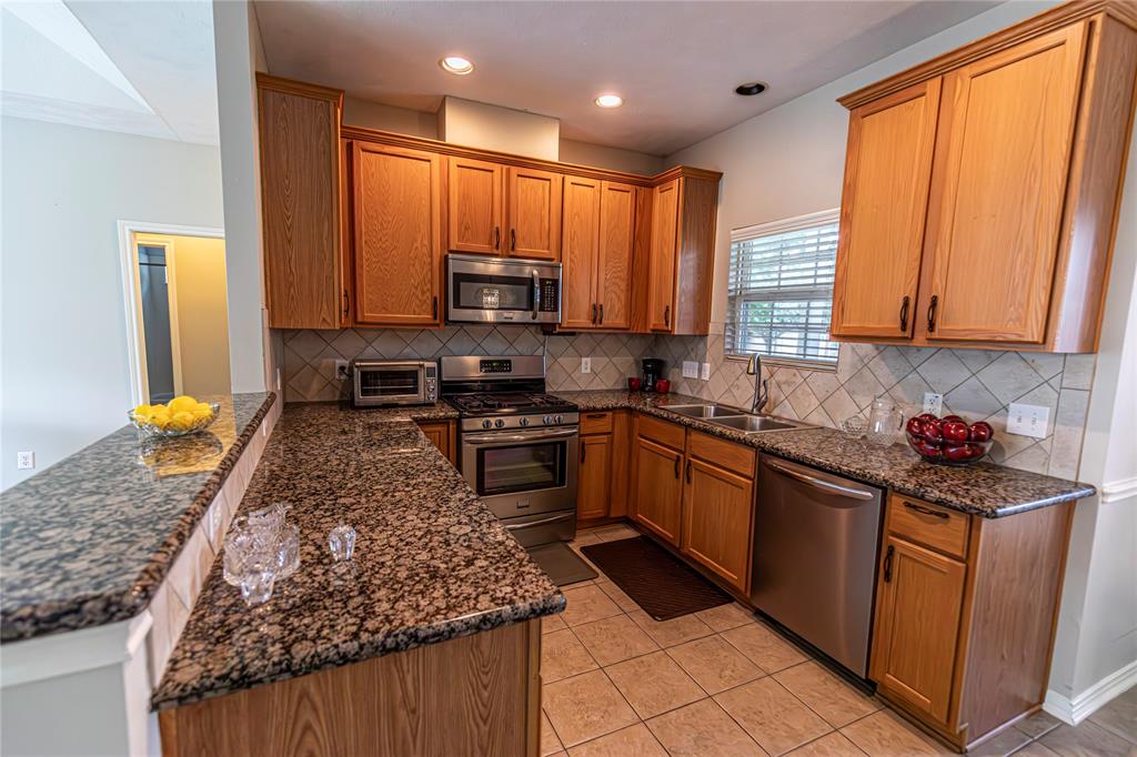 2013 Royal Court, Bellville, Texas image 3
