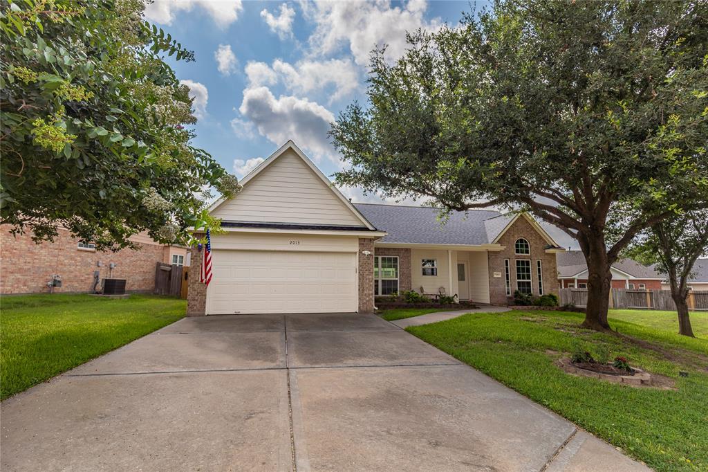 2013 Royal Court, Bellville, Texas image 2