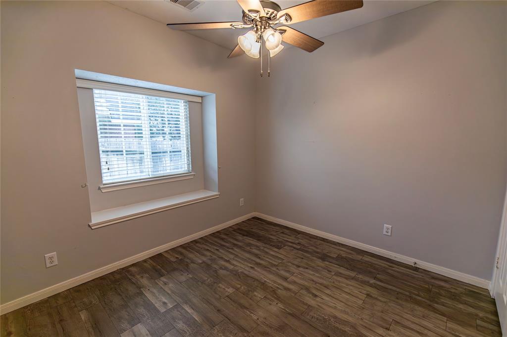 2013 Royal Court, Bellville, Texas image 12