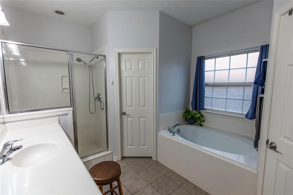 2013 Royal Court, Bellville, Texas image 10