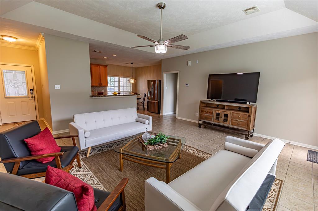 2013 Royal Court, Bellville, Texas image 8