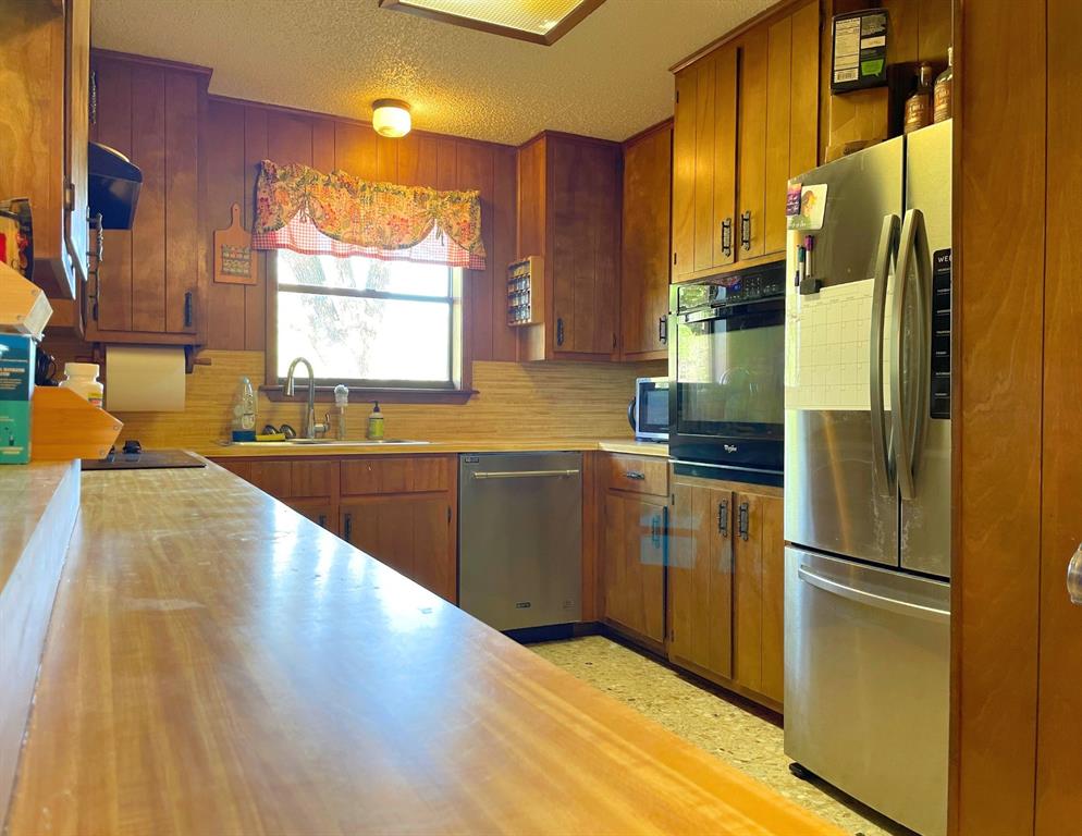 560 County Road 383, Hallettsville, Texas image 18