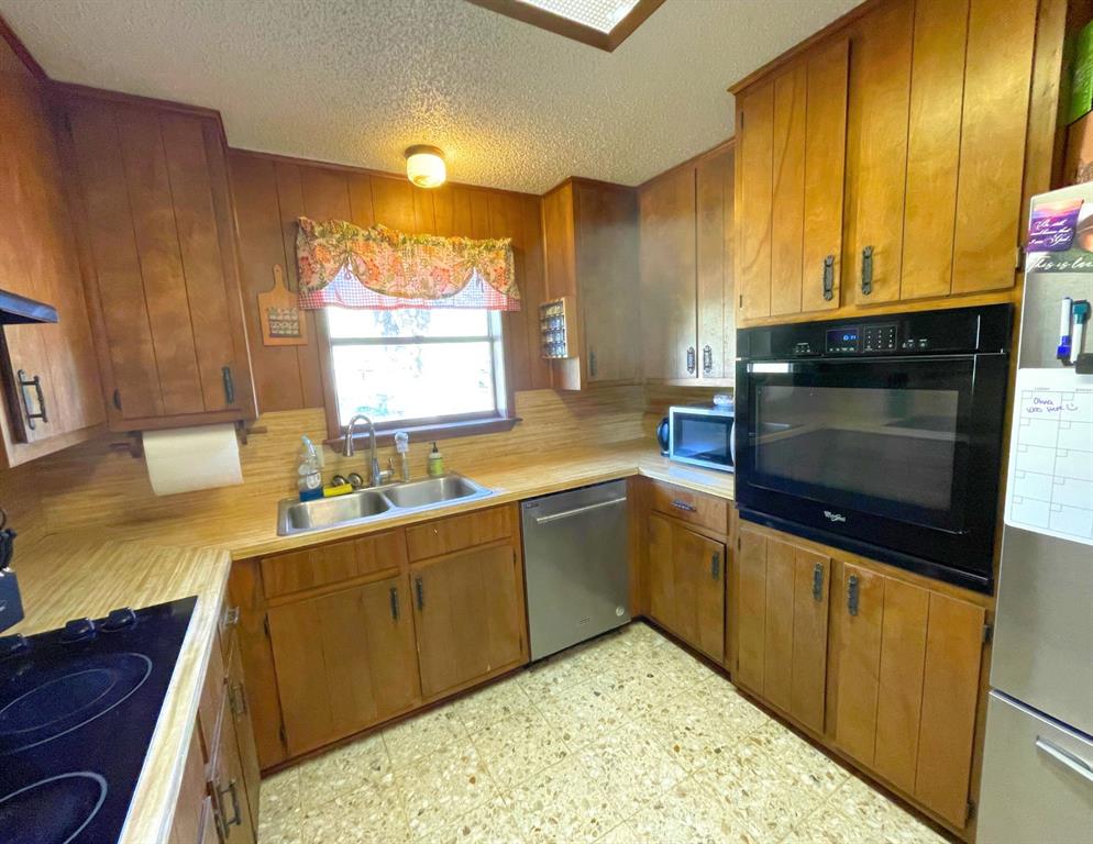 560 County Road 383, Hallettsville, Texas image 19