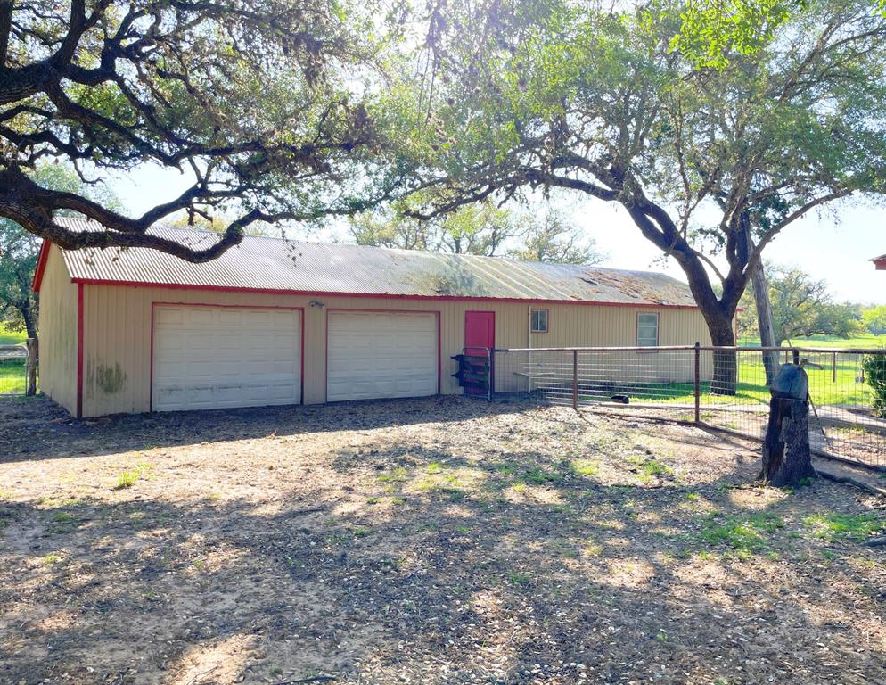 560 County Road 383, Hallettsville, Texas image 28