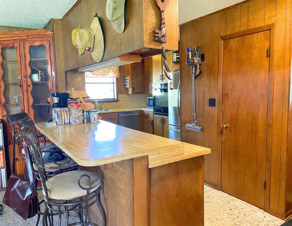 560 County Road 383, Hallettsville, Texas image 17