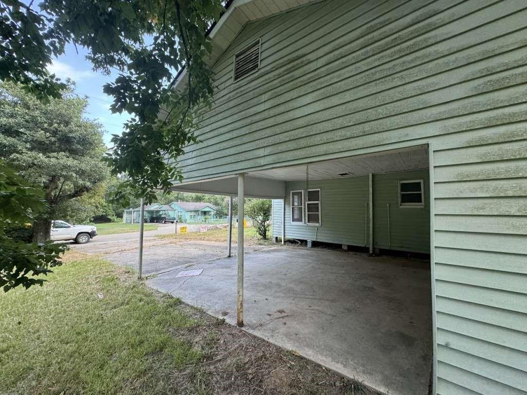 1303 Hopkins Drive, Jasper, Texas image 2