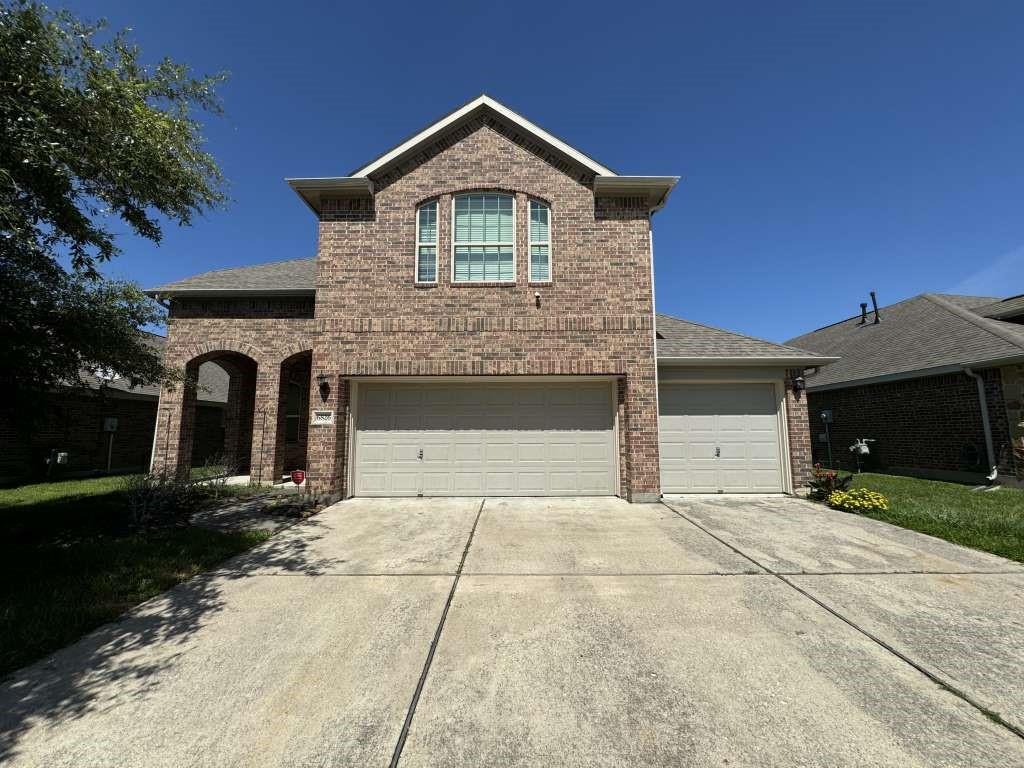 6826 Hunters Way Lane, Baytown, Texas image 1