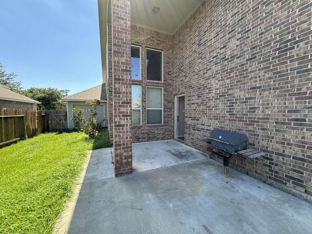 6826 Hunters Way Lane, Baytown, Texas image 32