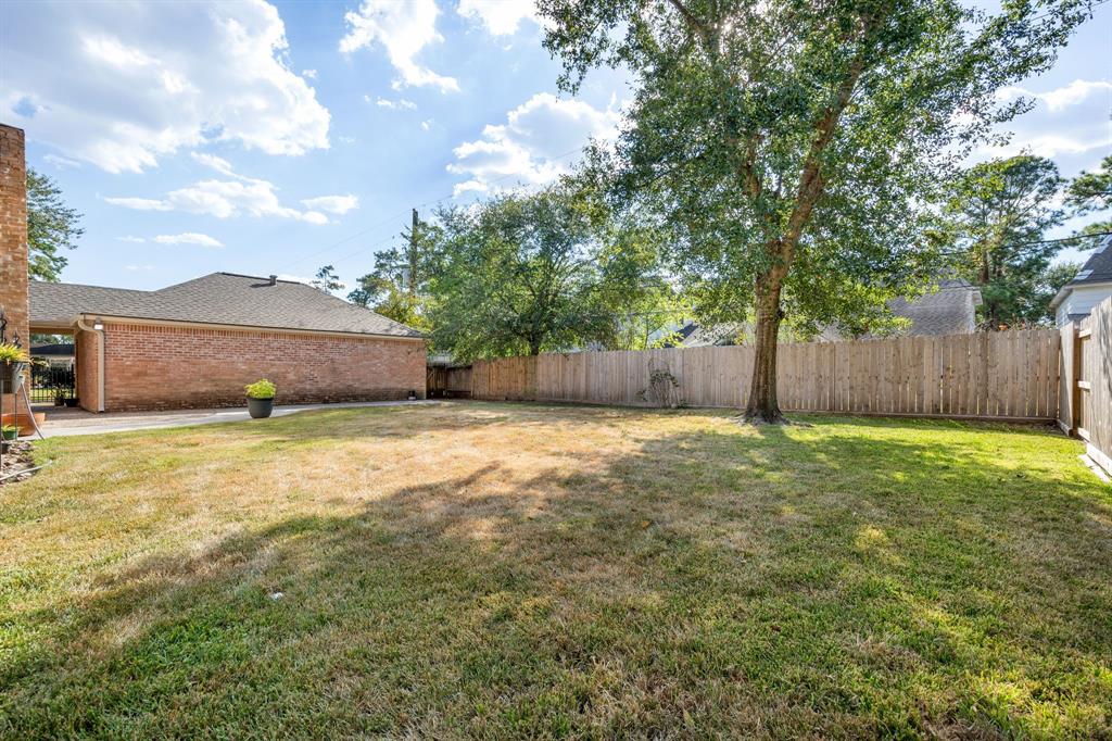 16303 N Greenfield Drive, Spring, Texas image 32