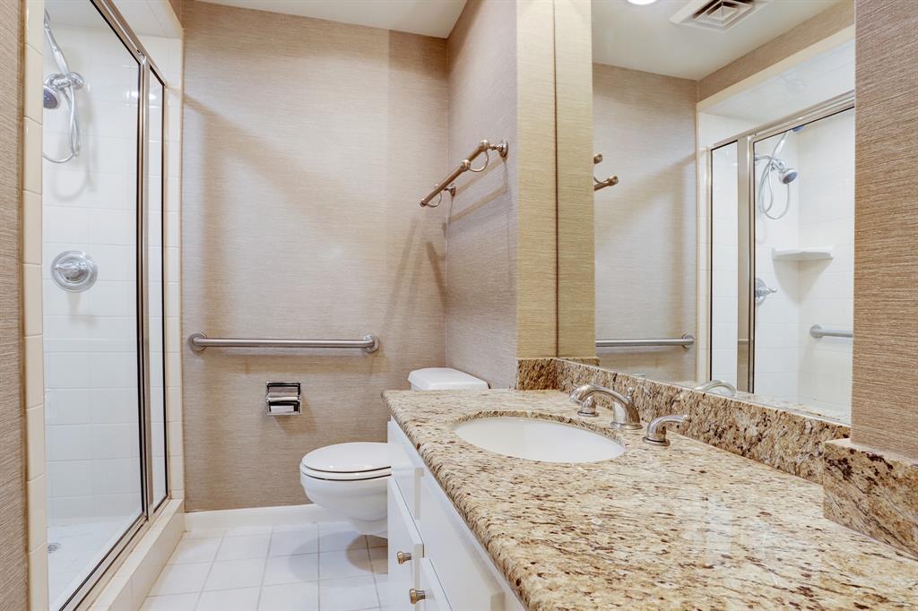 5050 Woodway Drive #5G, Houston, Texas image 4
